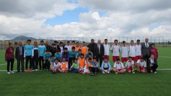 Eşme İlçe Milli Eğitim Müdürlüğünce Düzenlenen Ortaokullar Arası Yıldız Erkekler Futbol Bahar Turnuvası Başladı