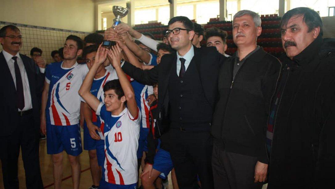 Ahmet Avcı Anadolu Lisesi Liseler Arası Voleybol Turnuvasında İl 1. Oldular