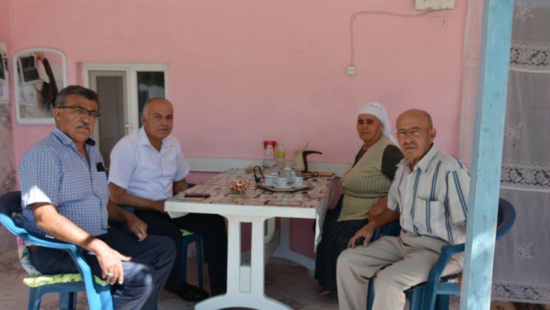 İlçe Milli Eğitim Müdürümüz Sayın Ramazan KİLLİ, 2019 Yılı Kurban Bayramı Şehit Yakını ve Gazi Ziyaretleri Programı kapsamında Yeleğen kasabasında oturan Kıbrıs gazisi Cemil KARAKUŞ ve Gazi Veysel DUL'u evinde ziyaret etti