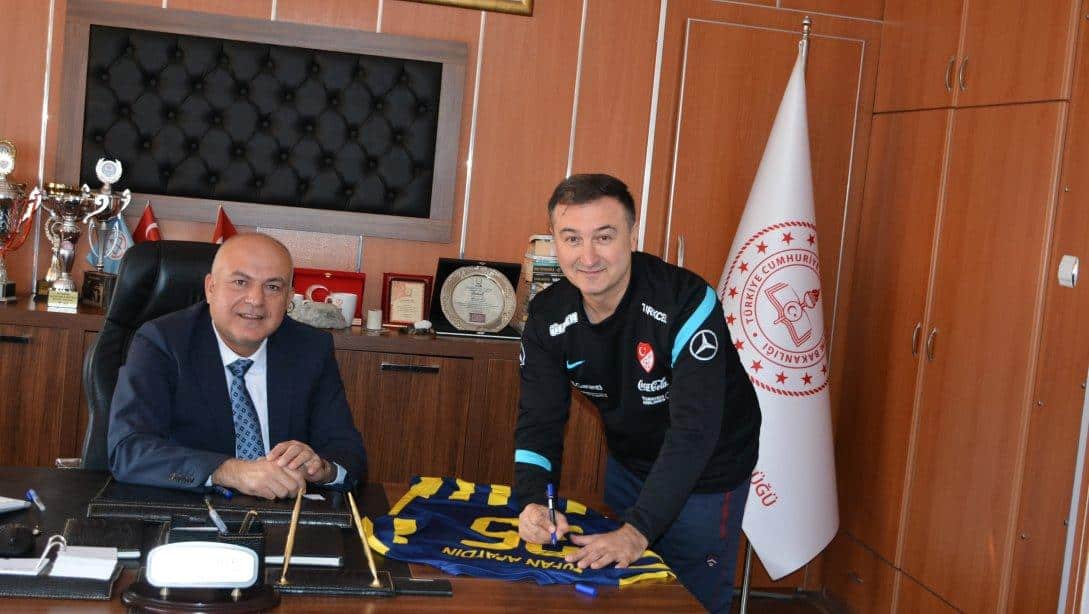 ESKİ FUTBOLCU BEDEN EĞİTİMİ ÖĞRETMENİ TUFAN APAYDIN ZİYARETİ